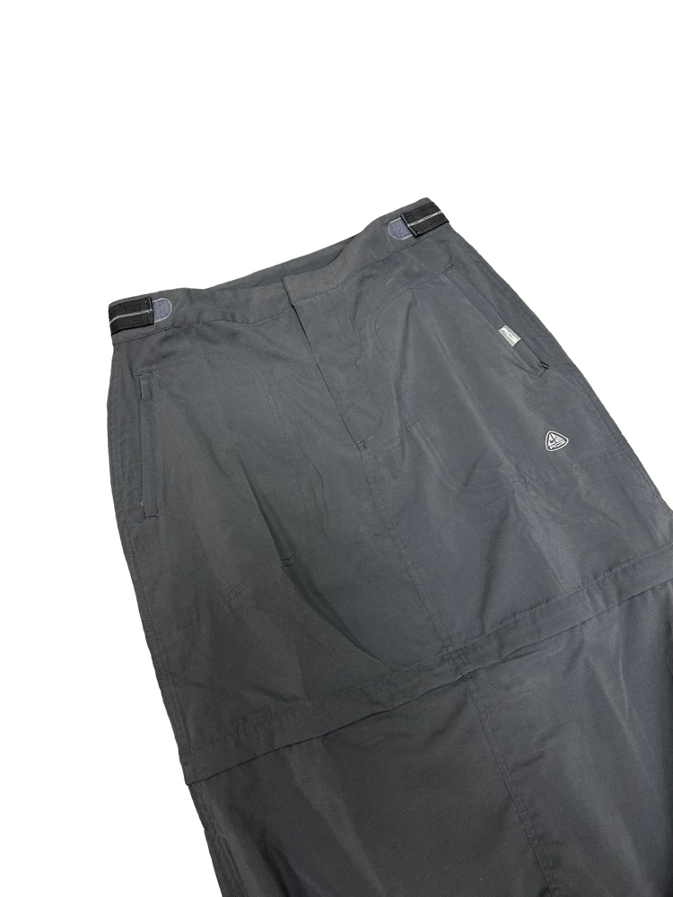 
                
                    Load image into Gallery viewer, Nike ACG 2 in 1 Utility Cargo Skirt L
                
            