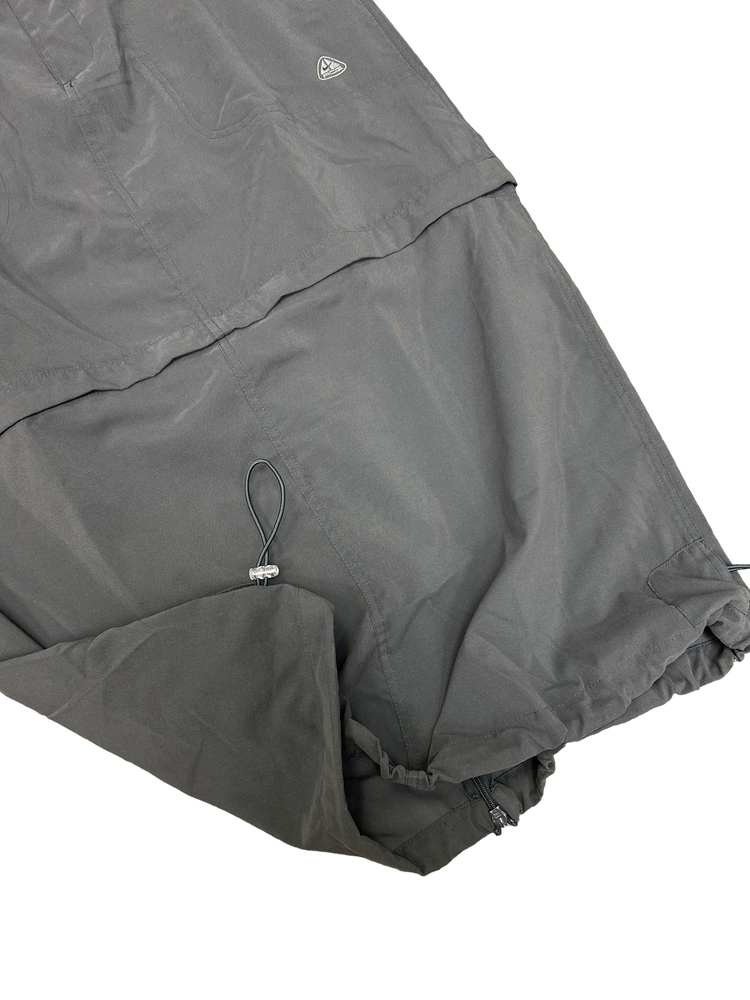 
                
                    Load image into Gallery viewer, Nike ACG 2 in 1 Utility Cargo Skirt L
                
            